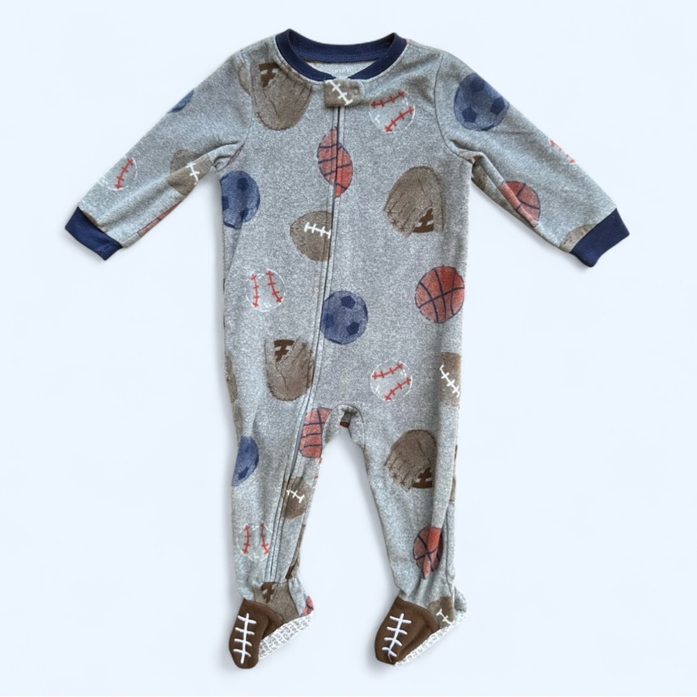 Carter’s Sports Balls Fleece Footed Pajamas in Gray Baby Boys Size 18 Months